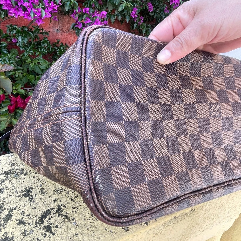 LOUIS VUITTON AUTHENTIC DAMIER EBENE GM - Picture 8 of 15